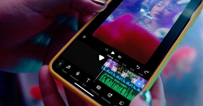 Багатодоріжковий таймлайн Adobe Premiere на смартфоні