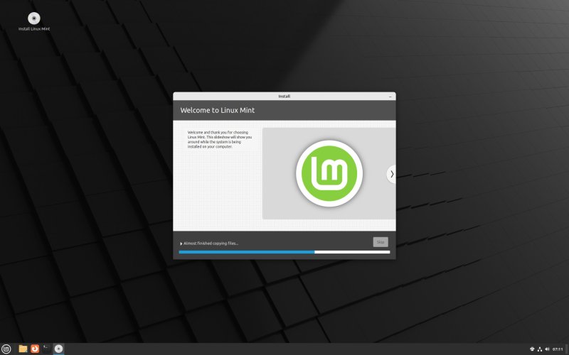 Графічний інсталятор Linux Mint копіює файли на диск