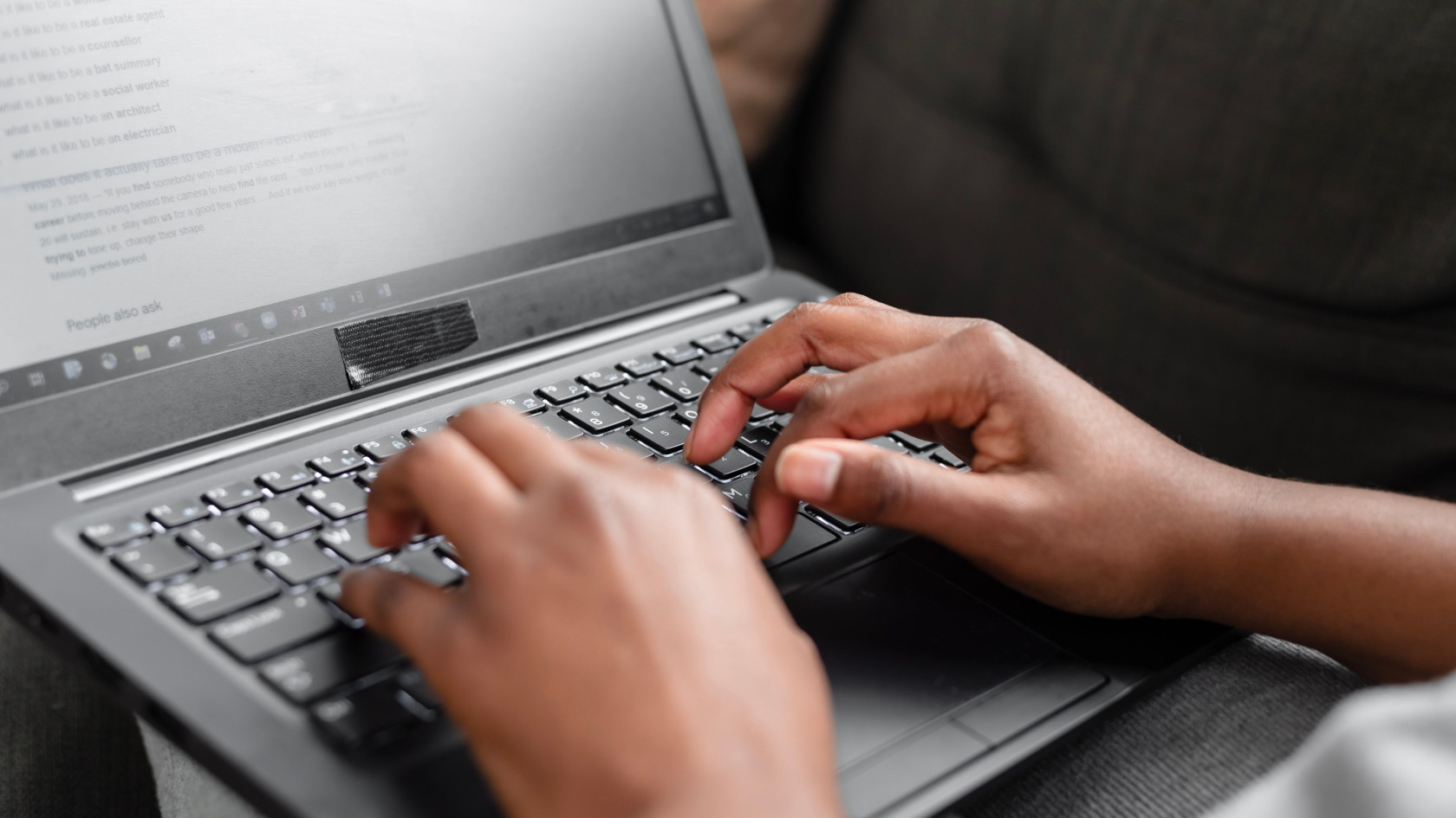 Microsoft тихо прибирає бренд Copilot+ PC із нових Surface