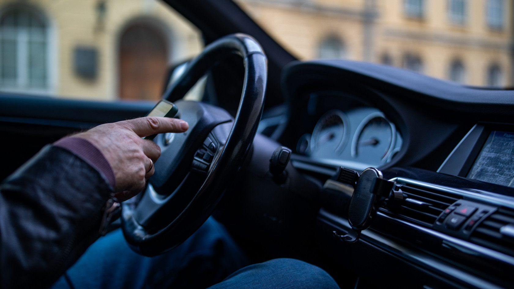 Gemini в Android Auto мовчки обриває відповіді на запитання